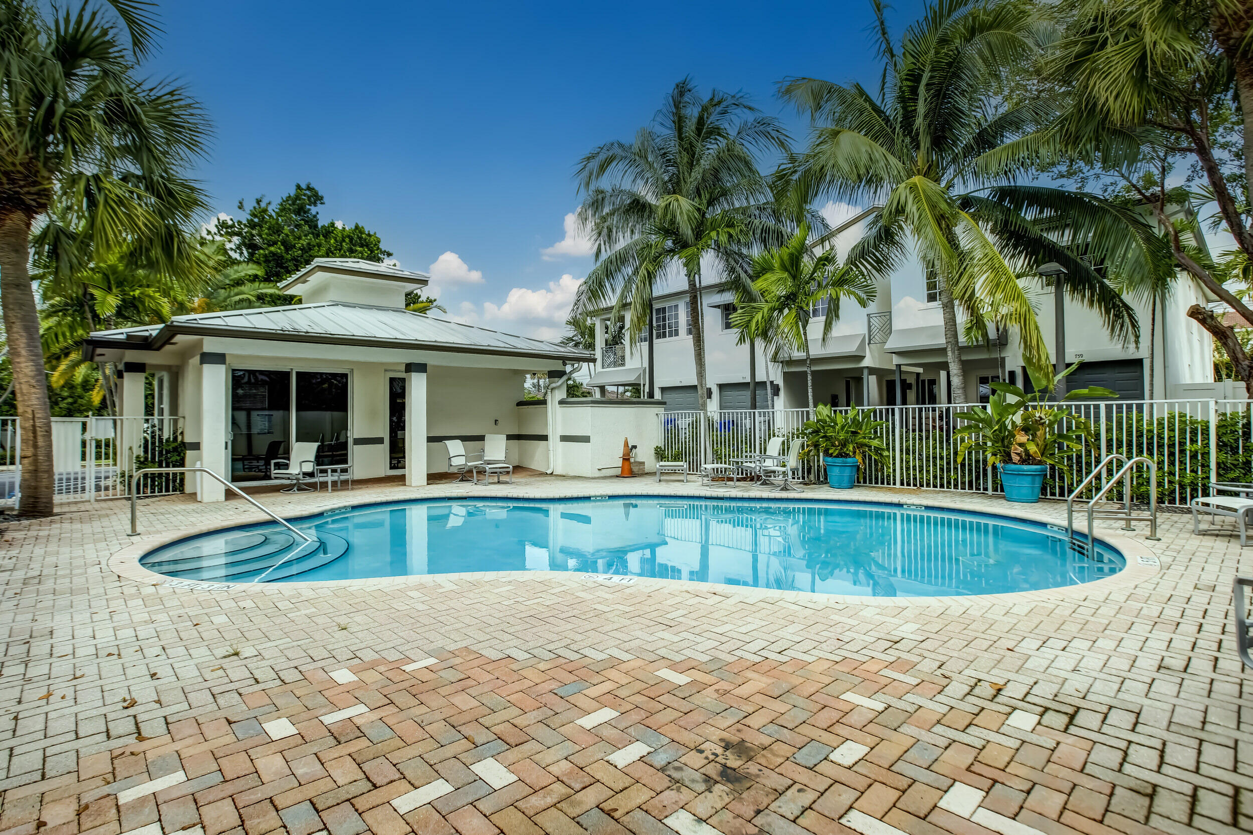 131 S East 7th Way 131