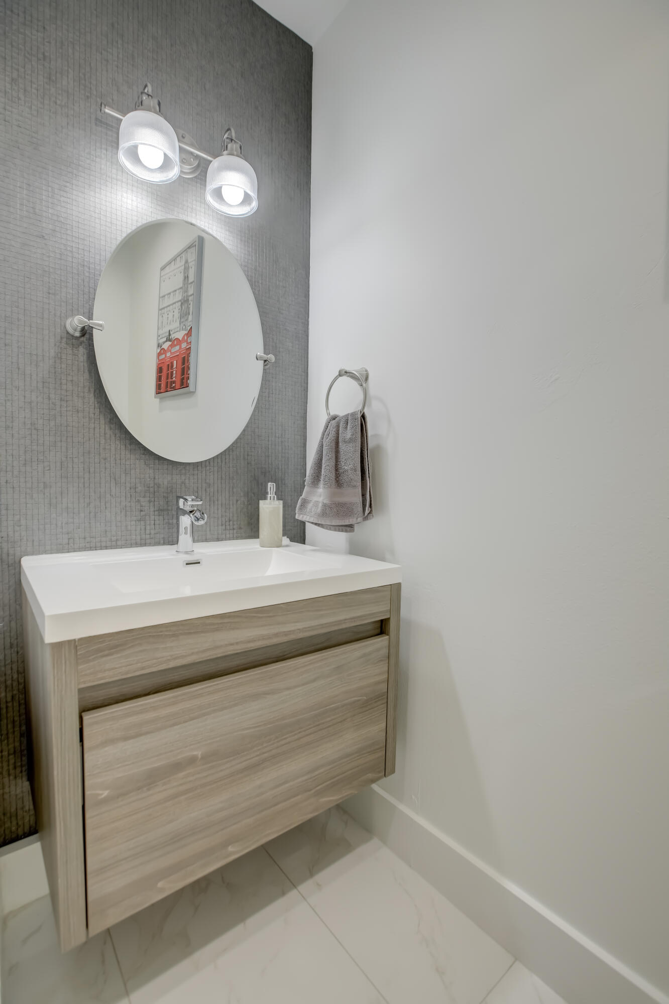 131 S East 7th Way 131