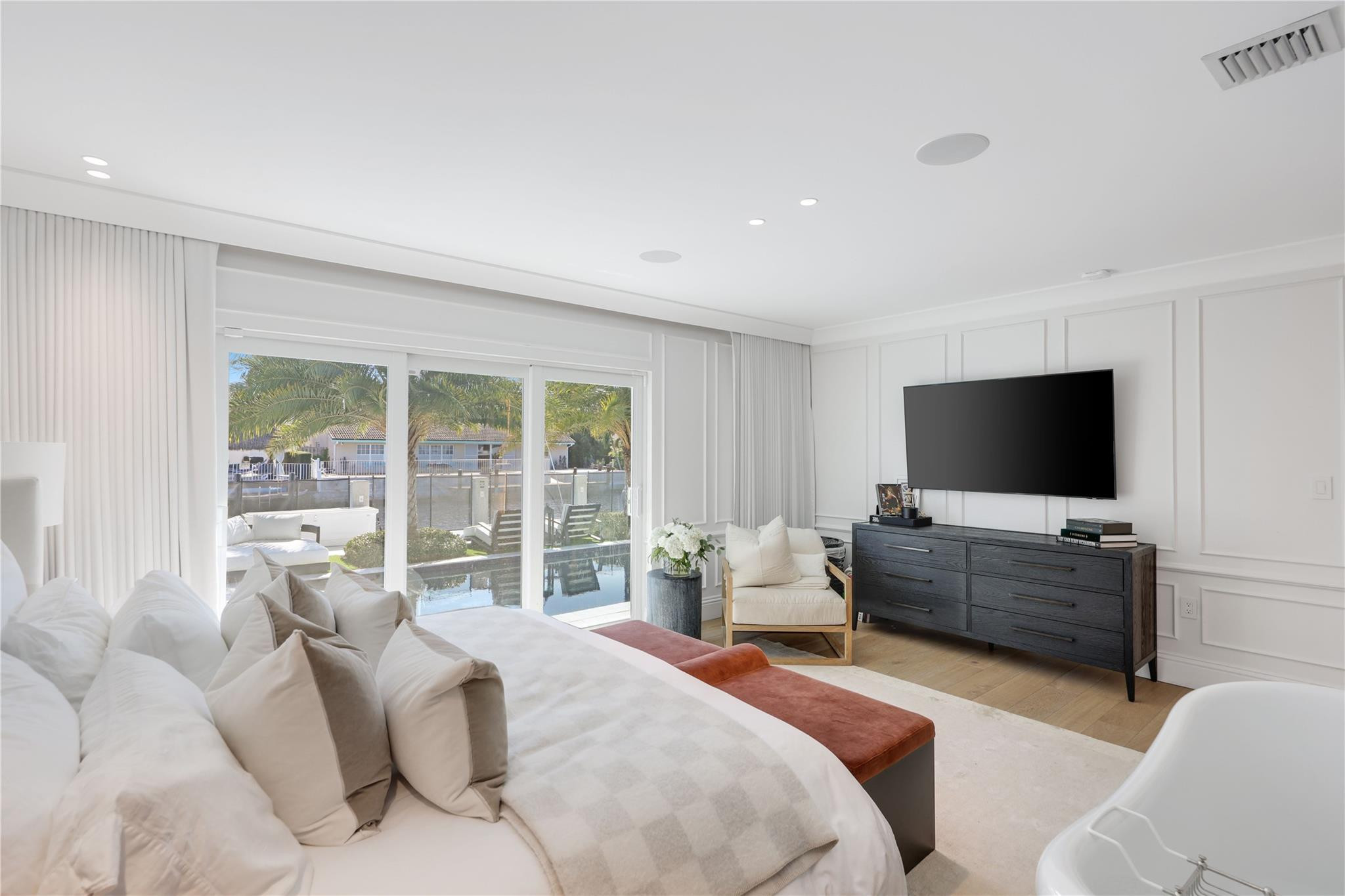 2300 SE 8TH Court