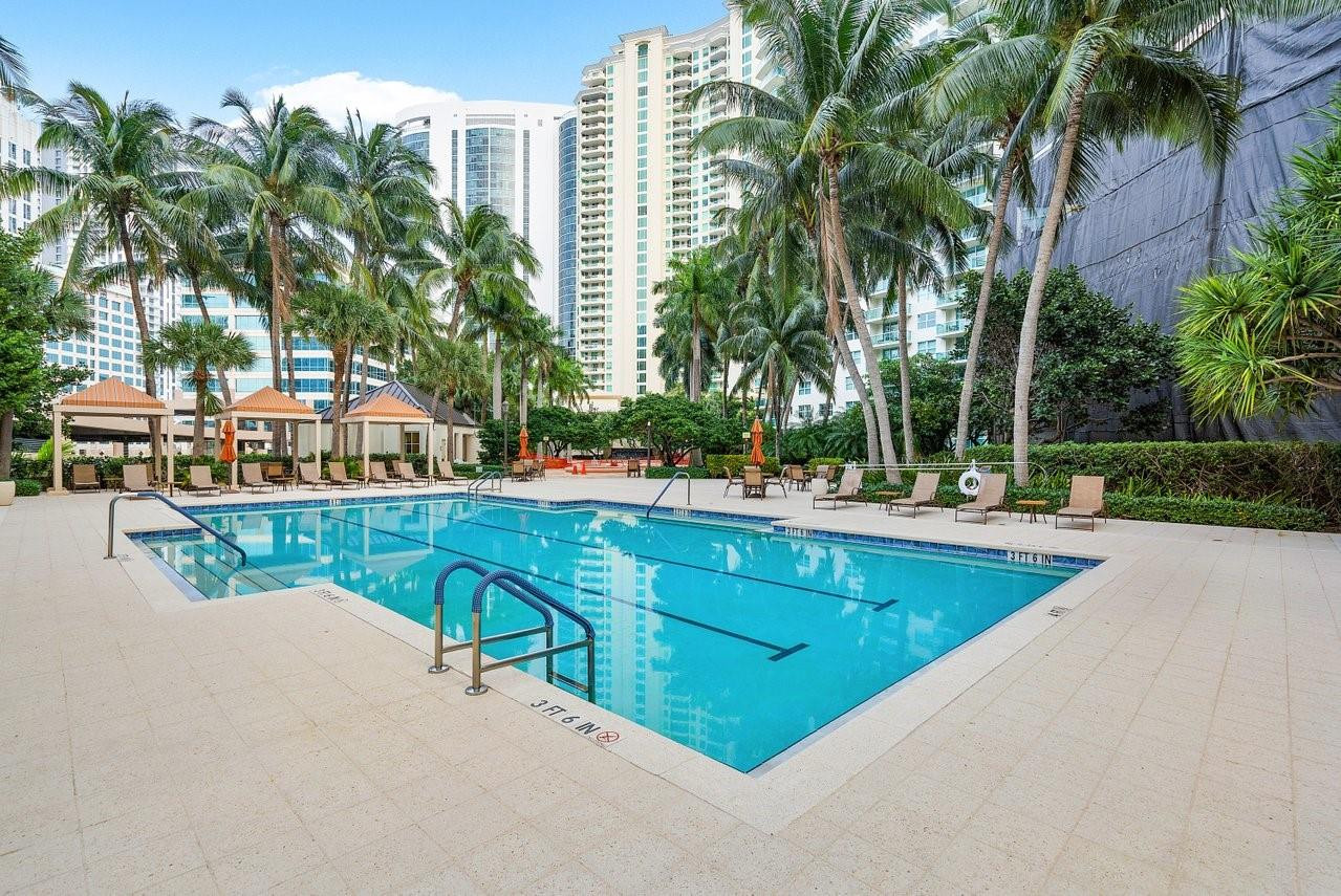 347 N New River Dr 1208