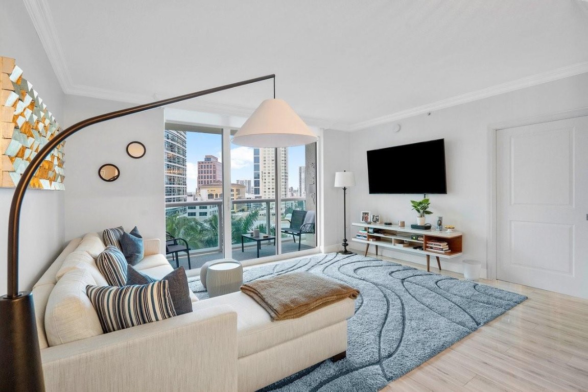 347 N New River Dr 1208