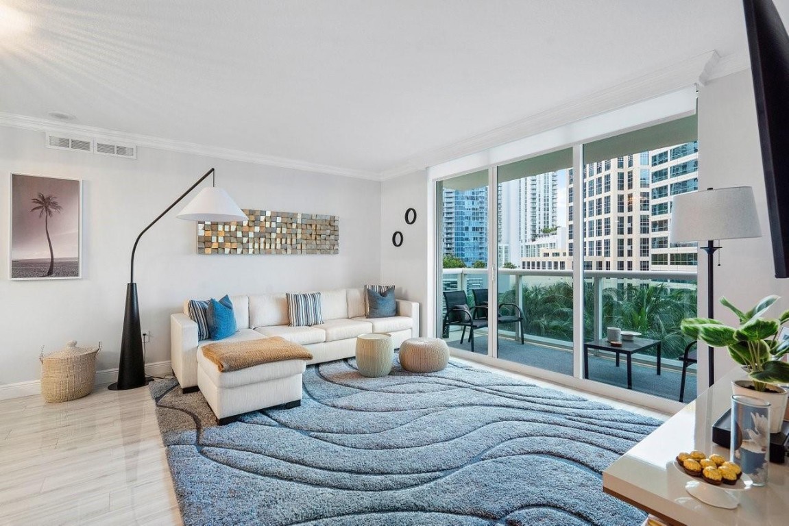 347 N New River Dr 1208