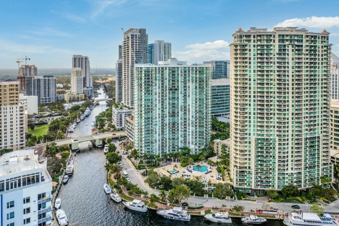 347 N New River Dr 1208