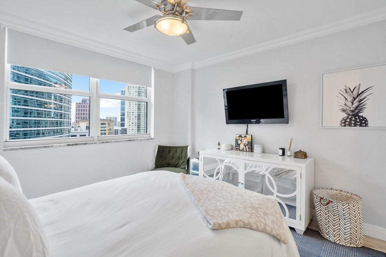 347 N New River Dr 1208