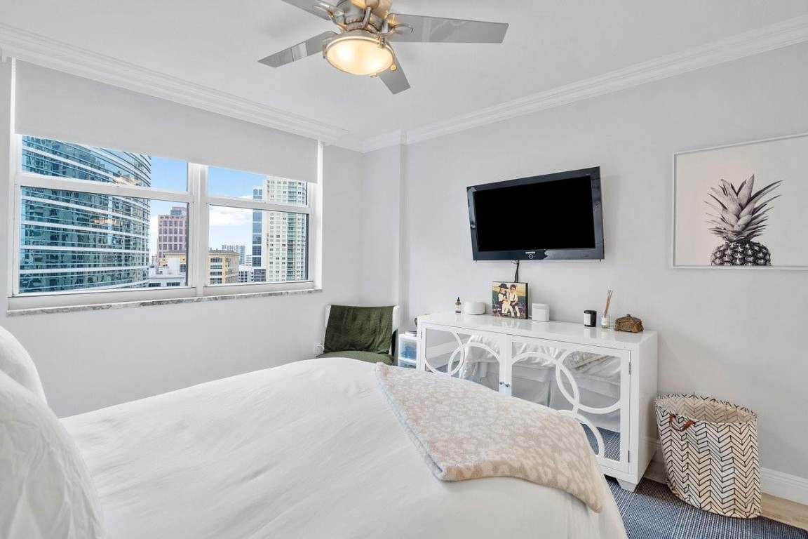 347 N New River Dr 1208