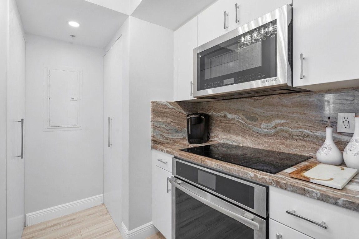 347 N New River Dr 1208