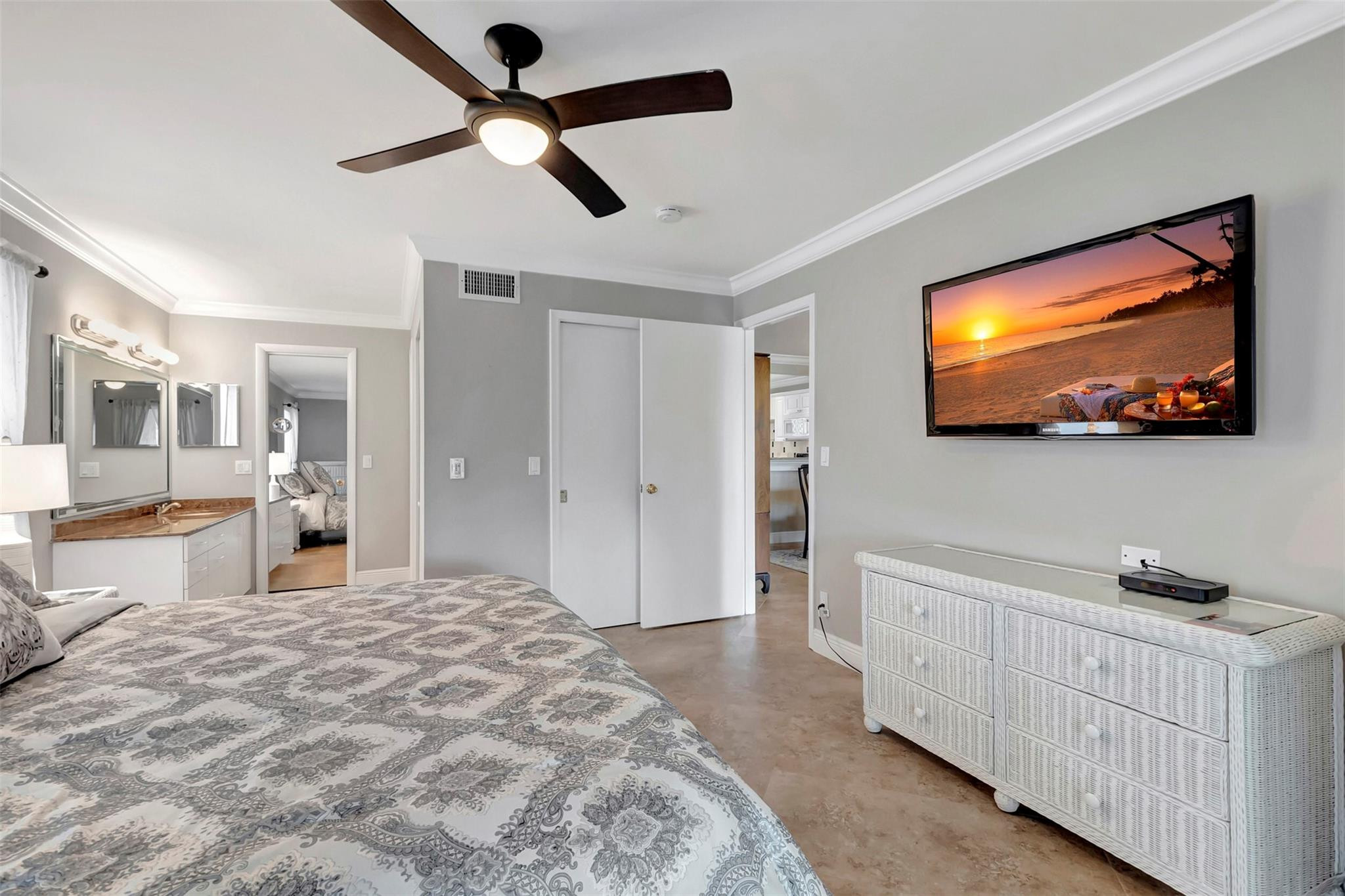 1421 SW 27th Ave 104