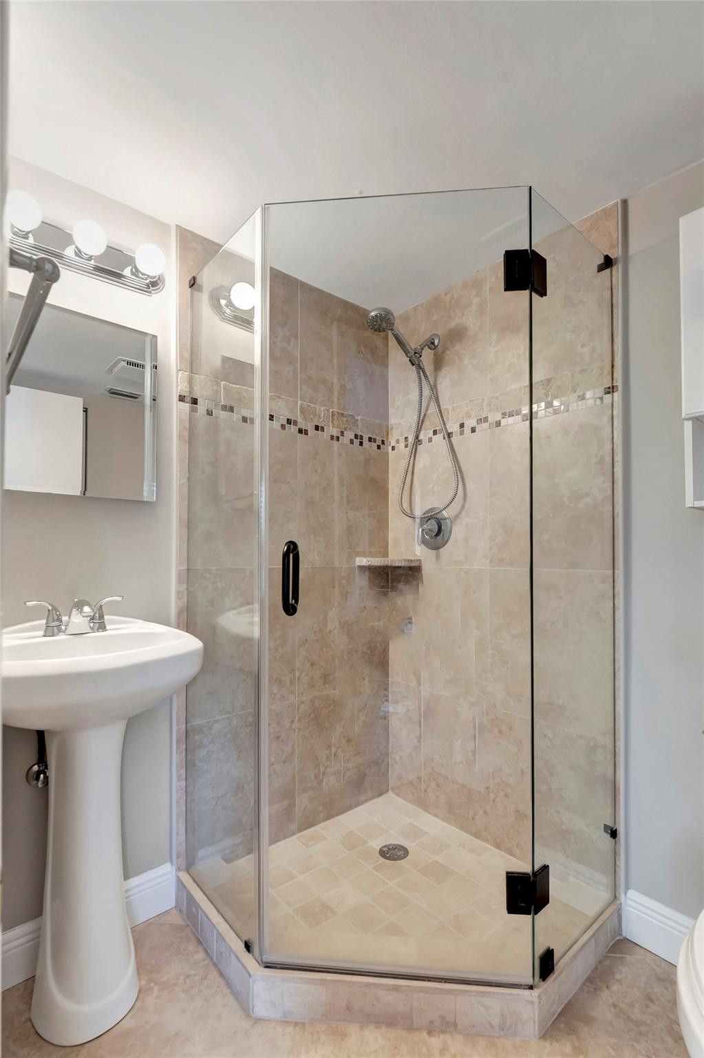 1421 SW 27th Ave 104