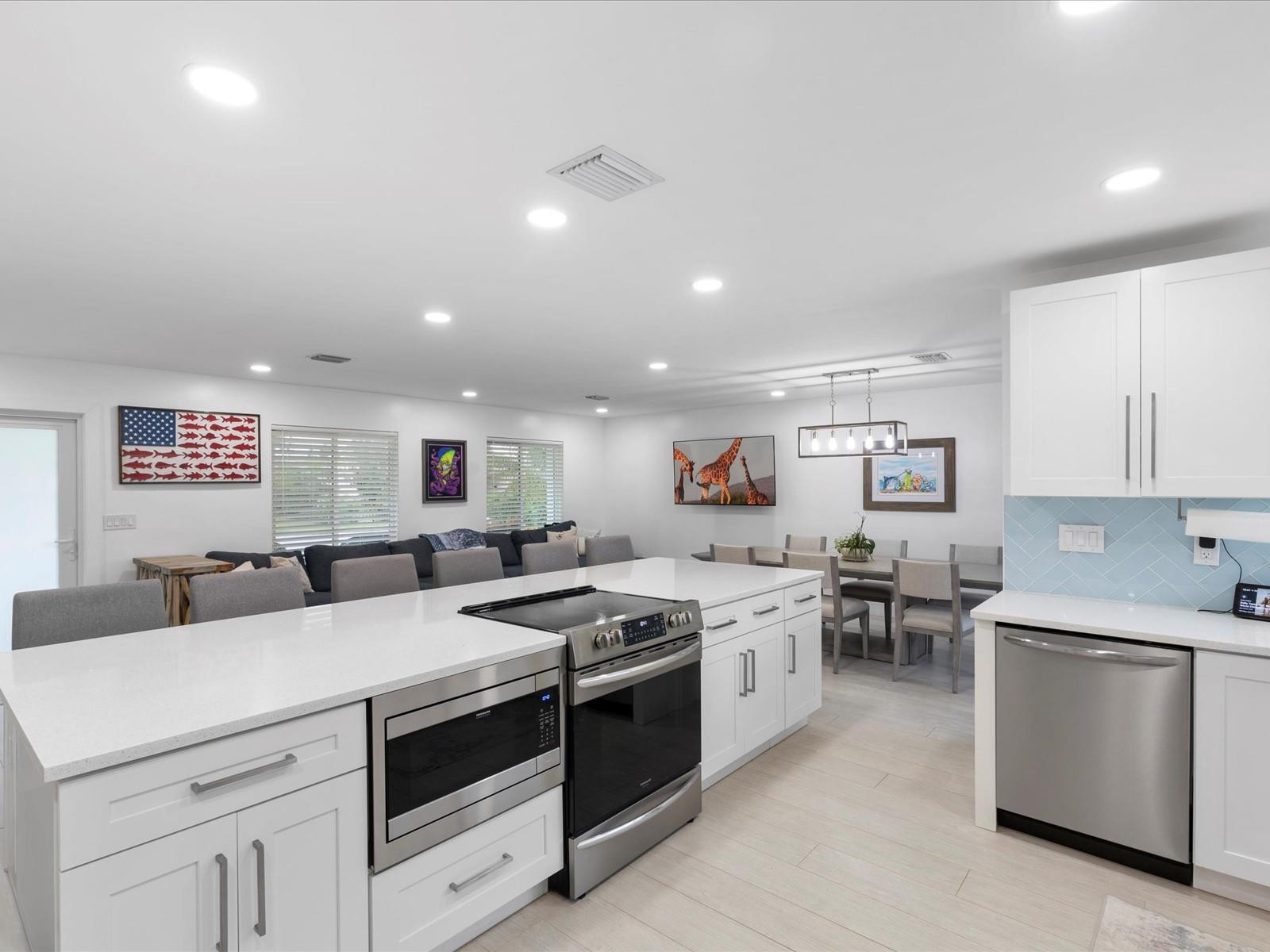 4431 NE 27th Ter