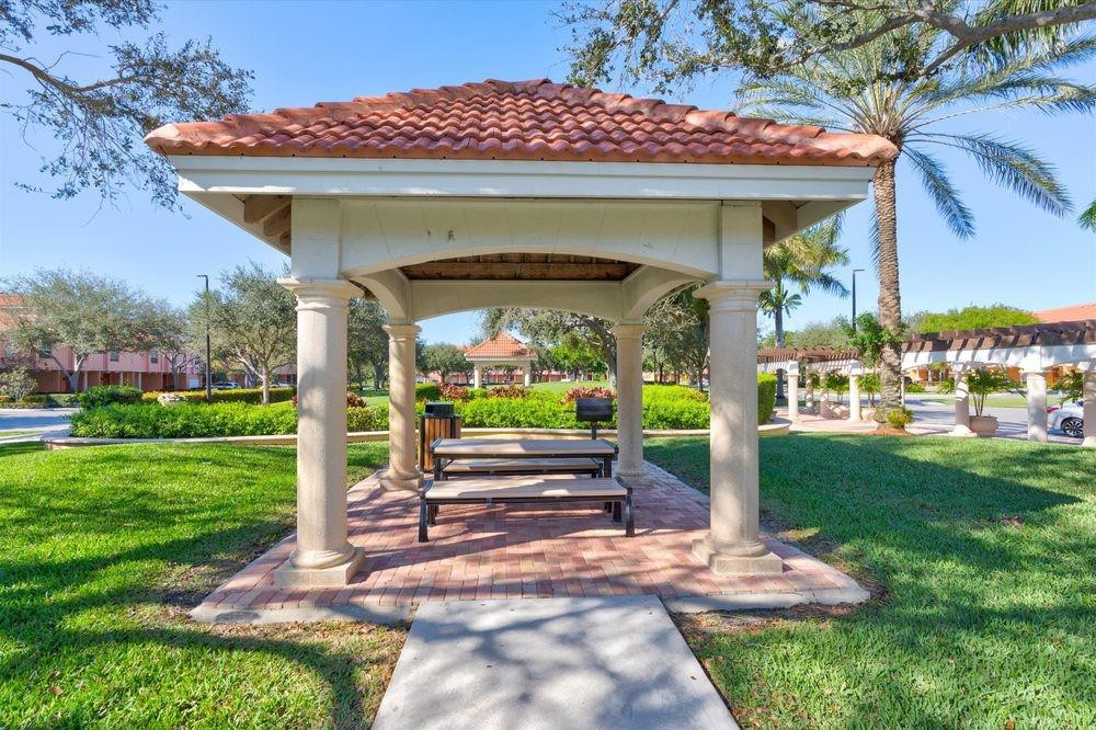 2032 Alta Meadows Lane 1105