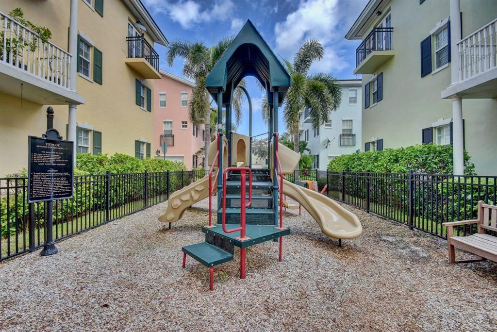 1036 W Heritage Club Circle