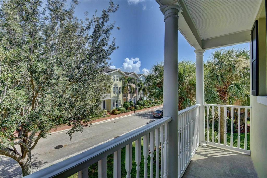 1036 W Heritage Club Circle