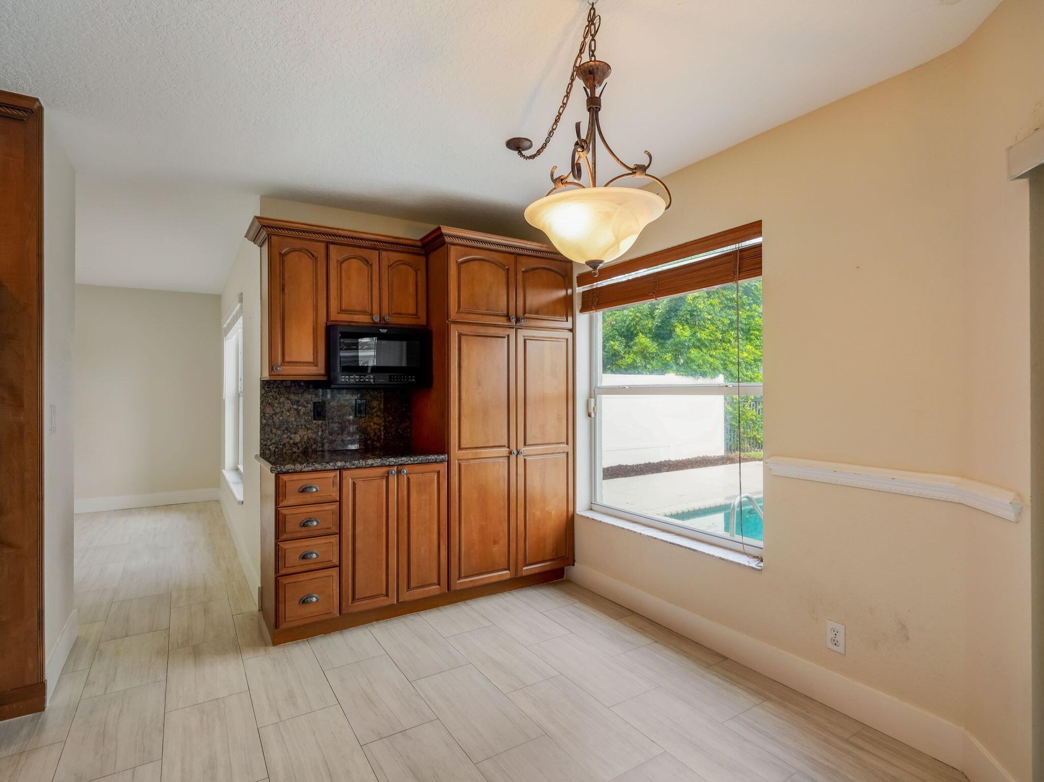 3995 Laurelwood Lane