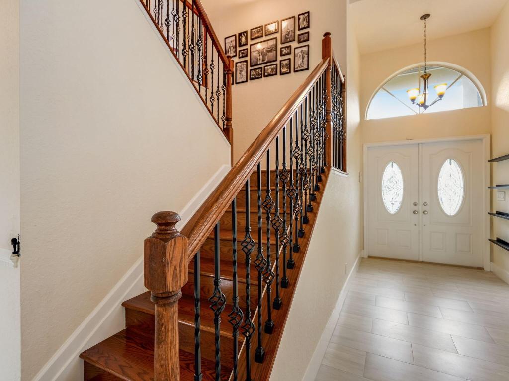 3995 Laurelwood Lane