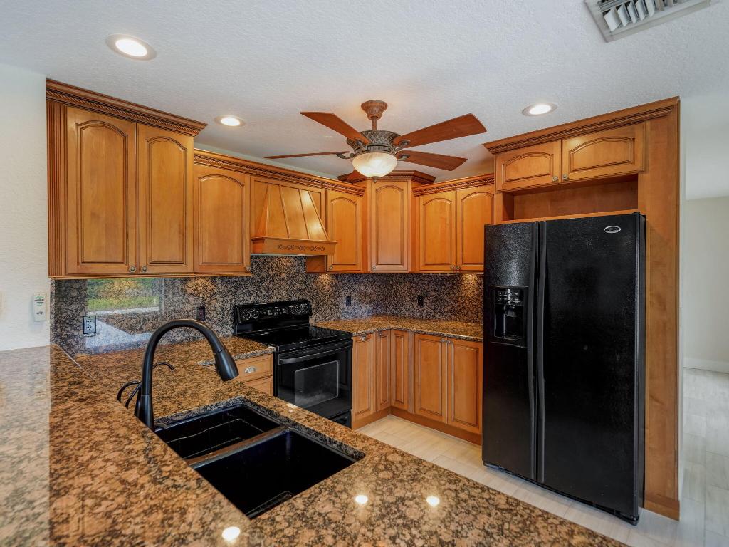 3995 Laurelwood Lane