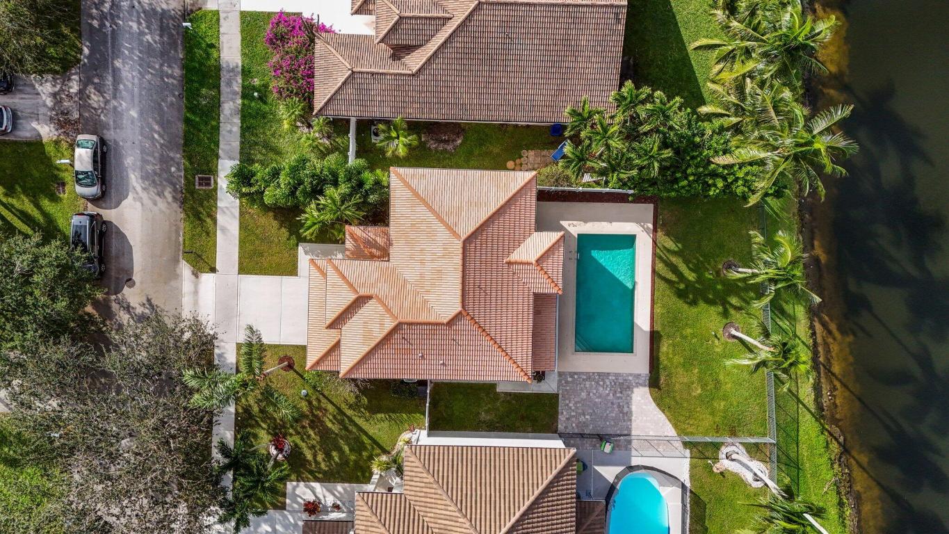 3995 Laurelwood Lane