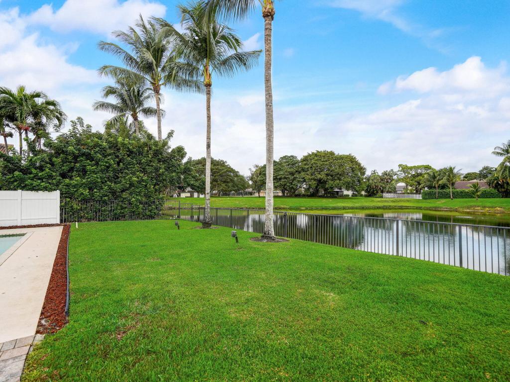 3995 Laurelwood Lane