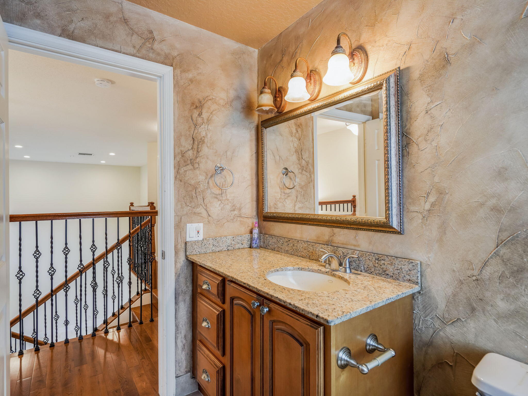 3995 Laurelwood Lane