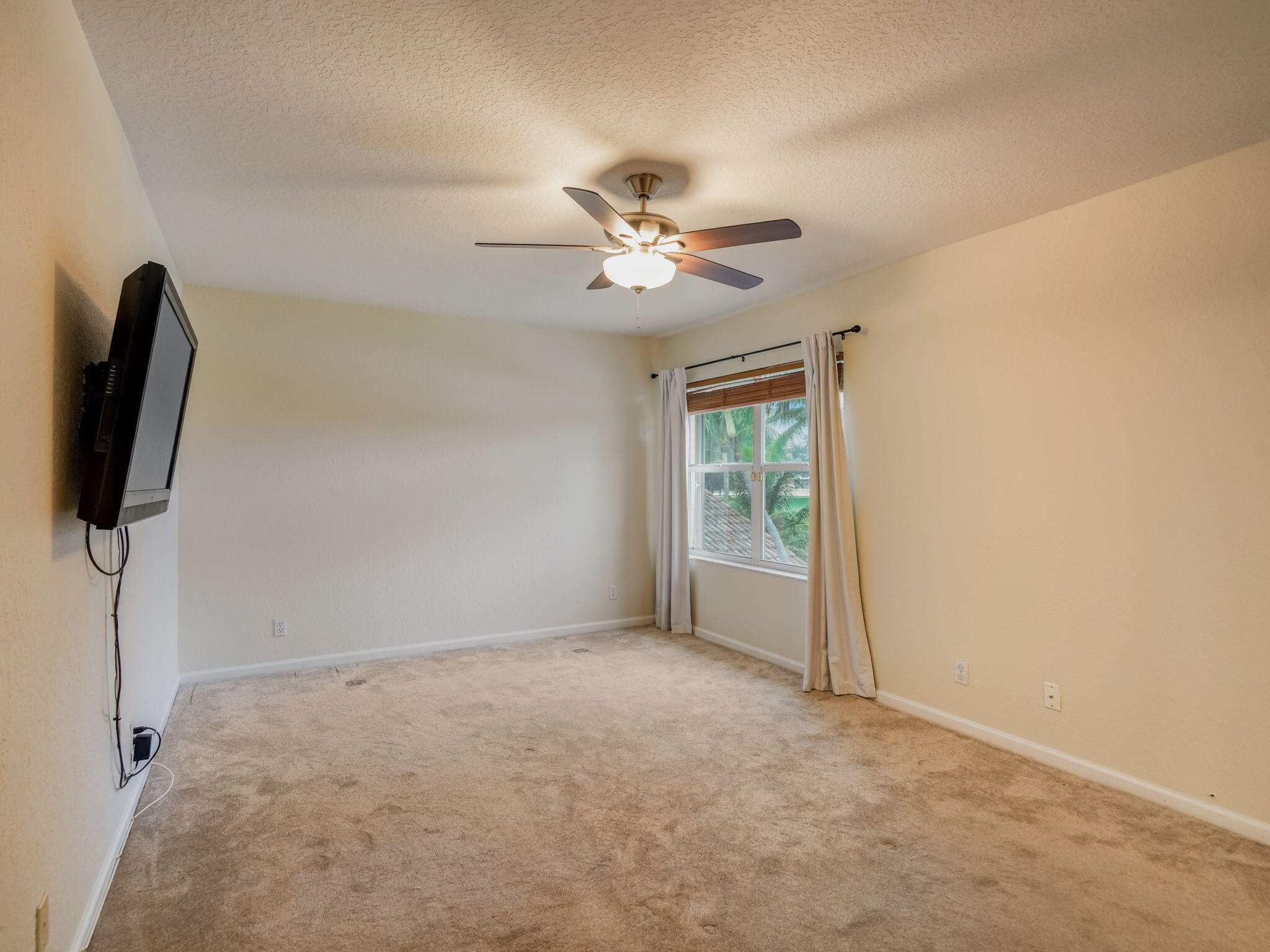 3995 Laurelwood Lane