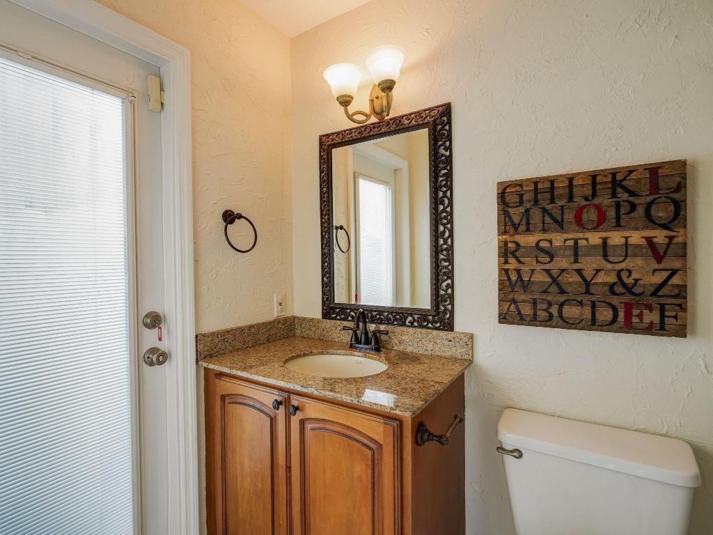 3995 Laurelwood Lane