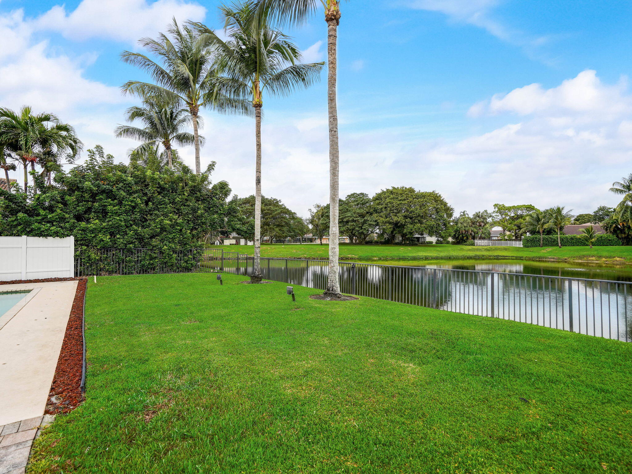 3995 Laurelwood Lane