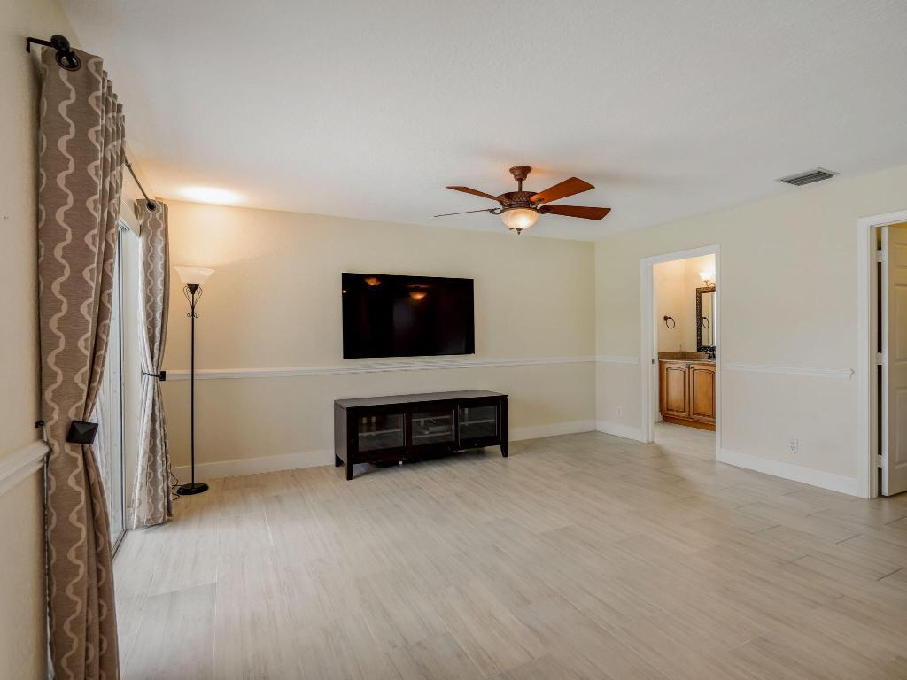 3995 Laurelwood Lane