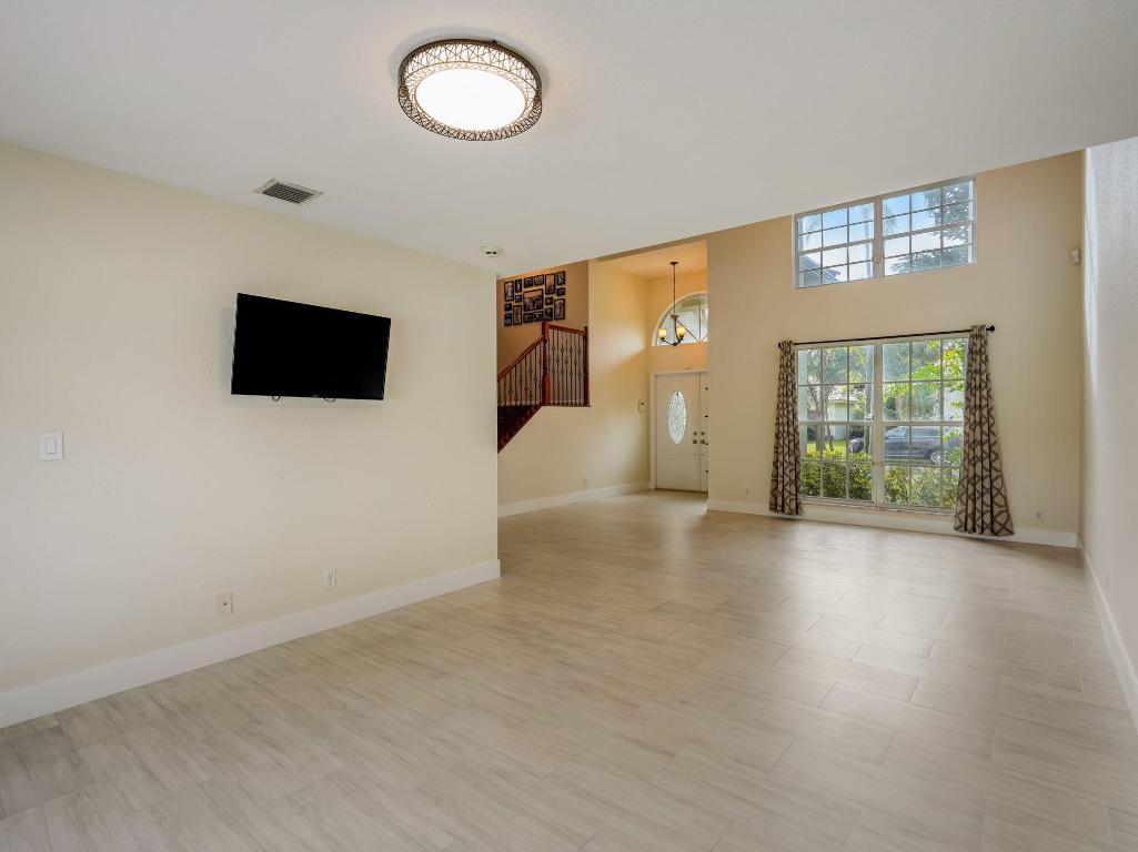 3995 Laurelwood Lane