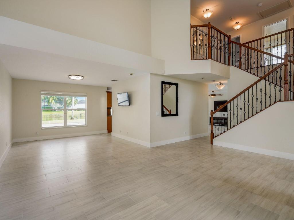 3995 Laurelwood Lane