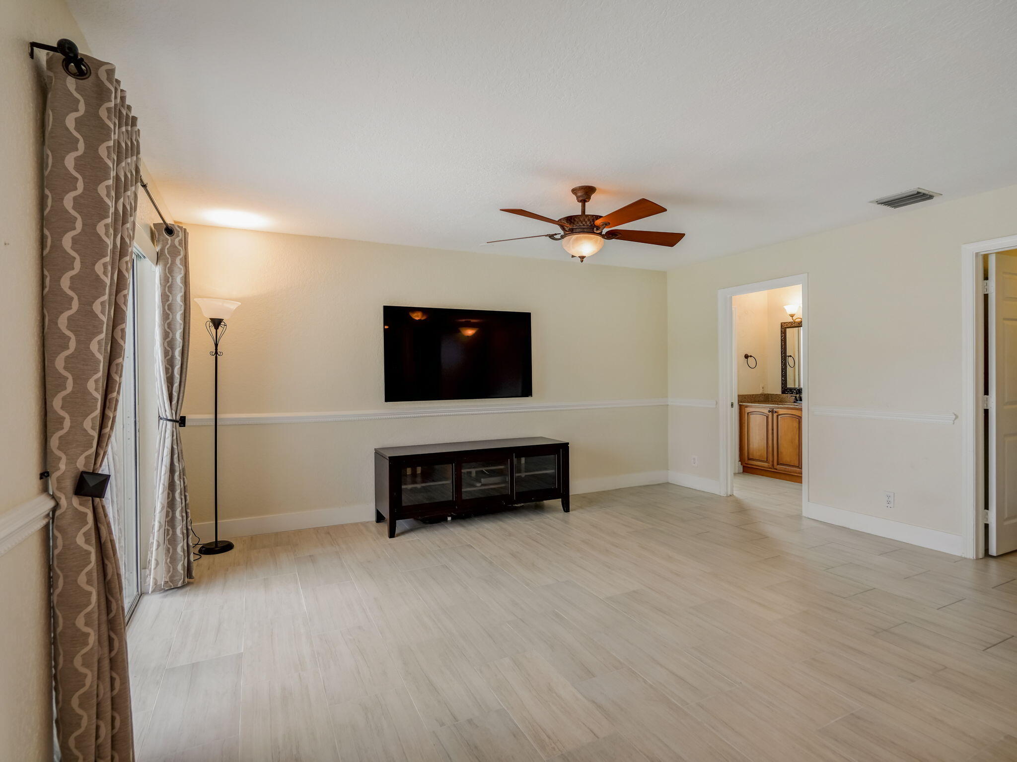 3995 Laurelwood Lane