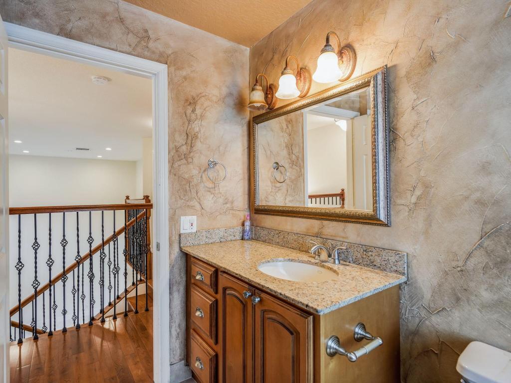 3995 Laurelwood Lane