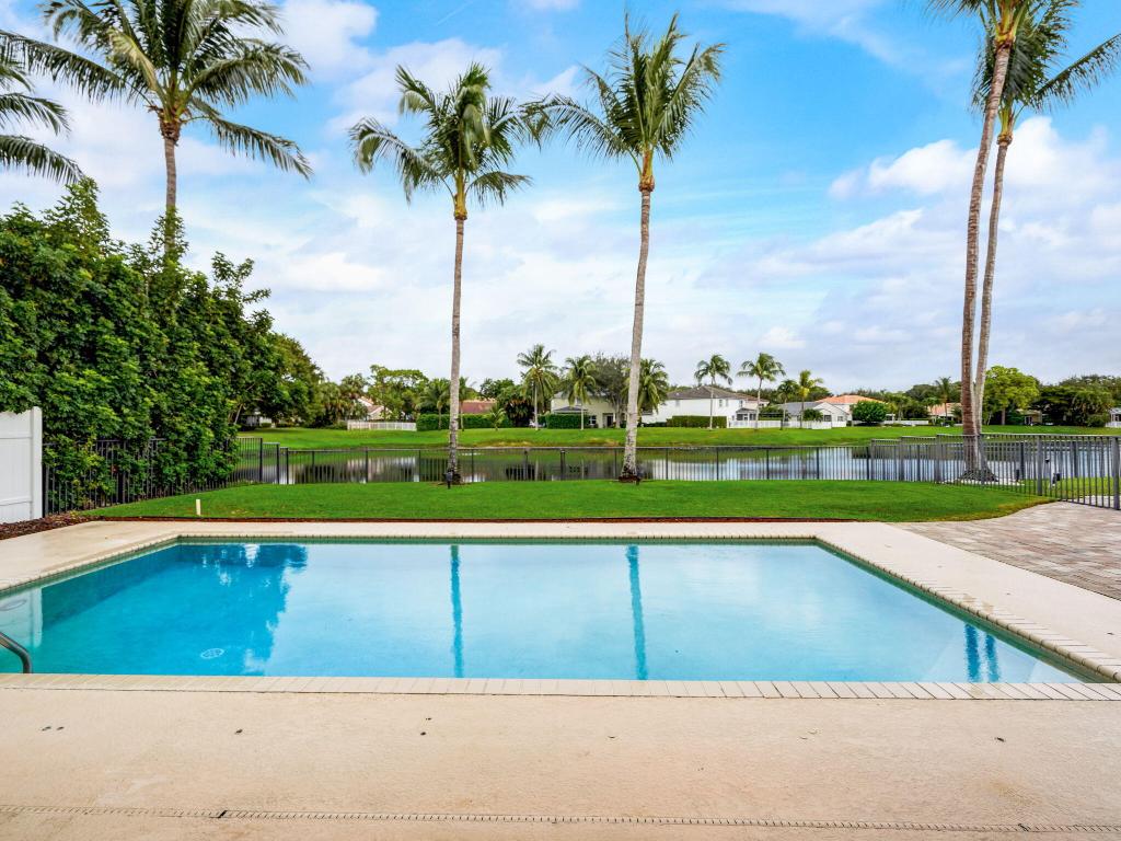 3995 Laurelwood Lane