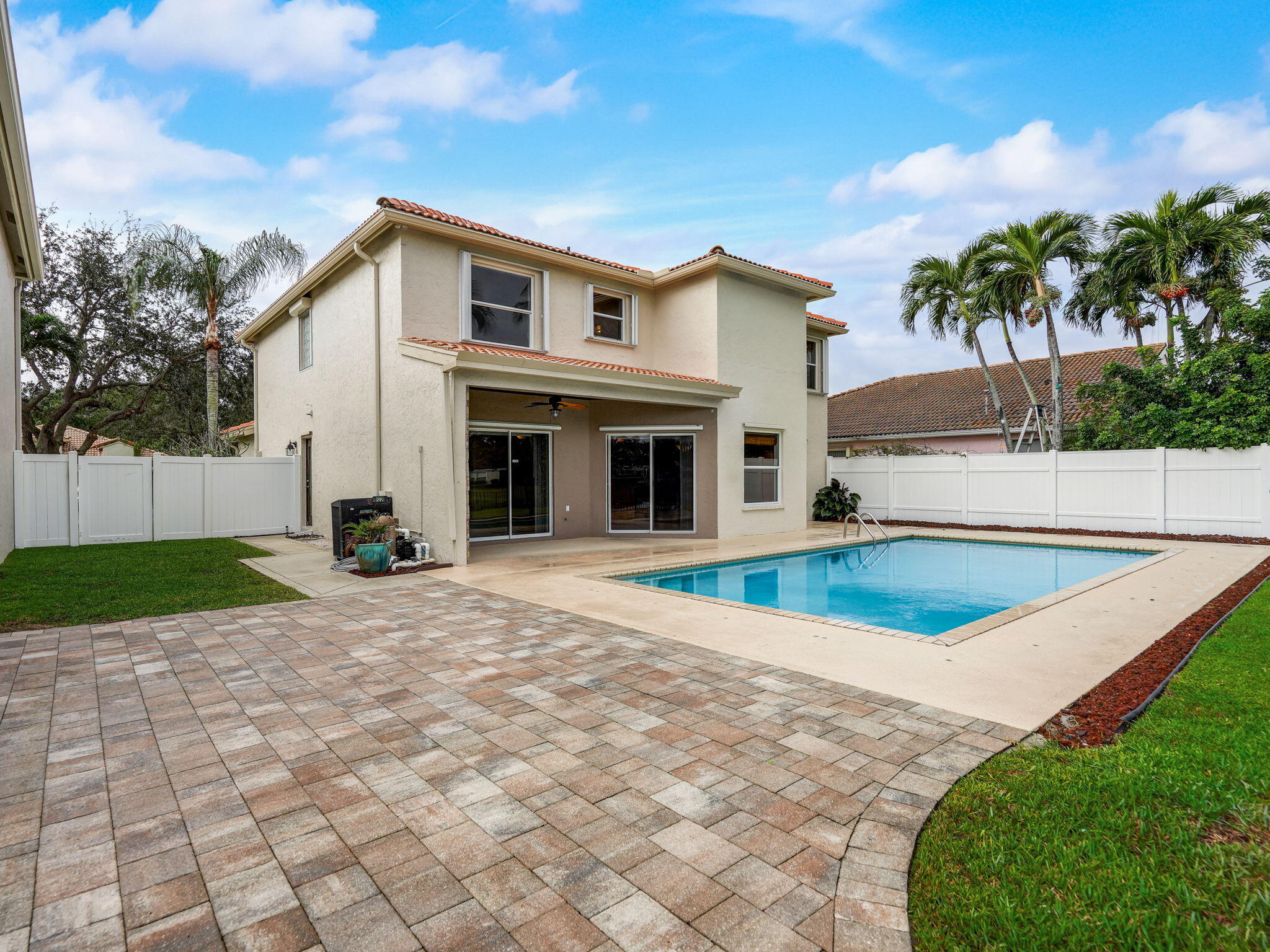 3995 Laurelwood Lane