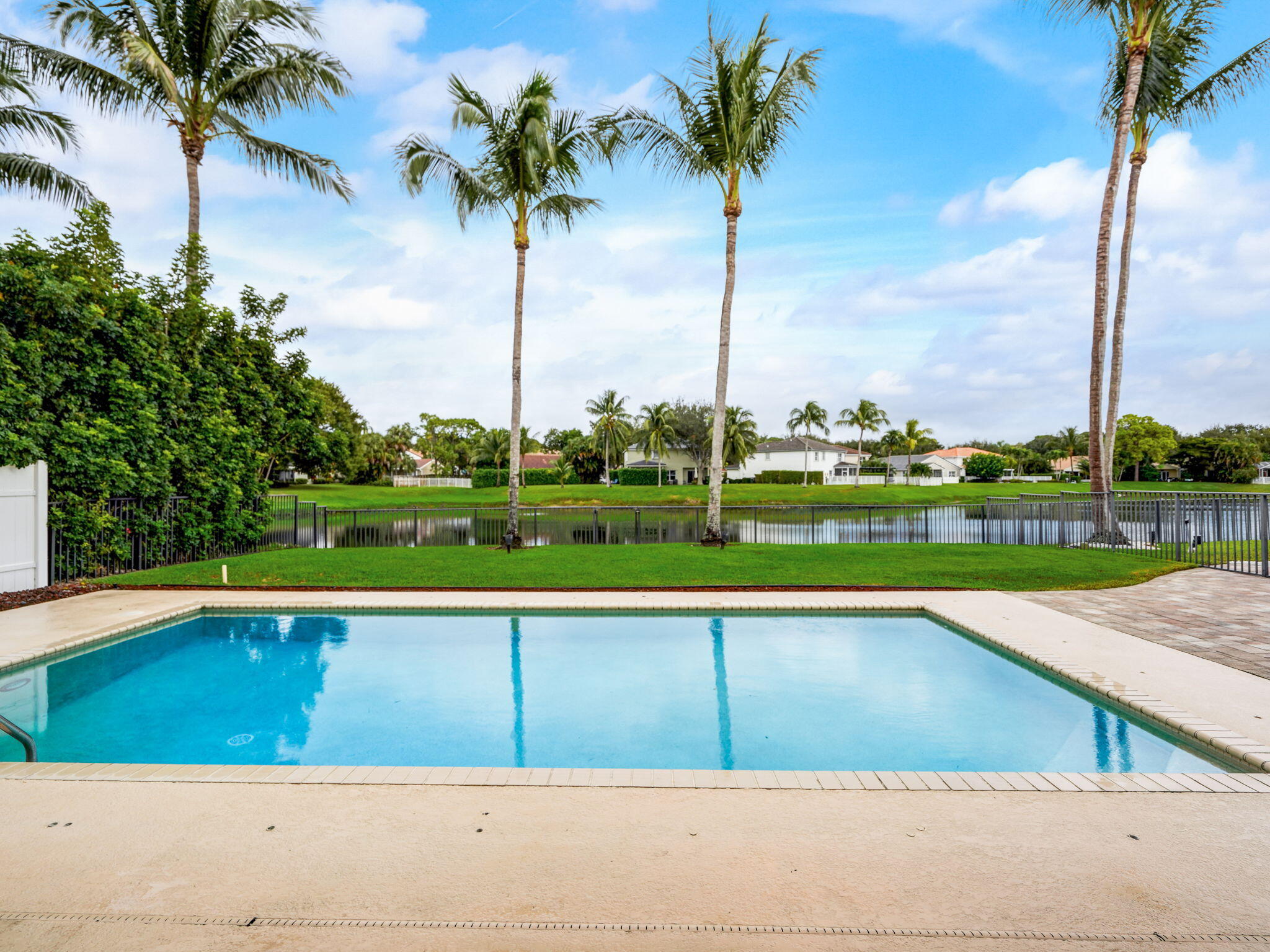 3995 Laurelwood Lane