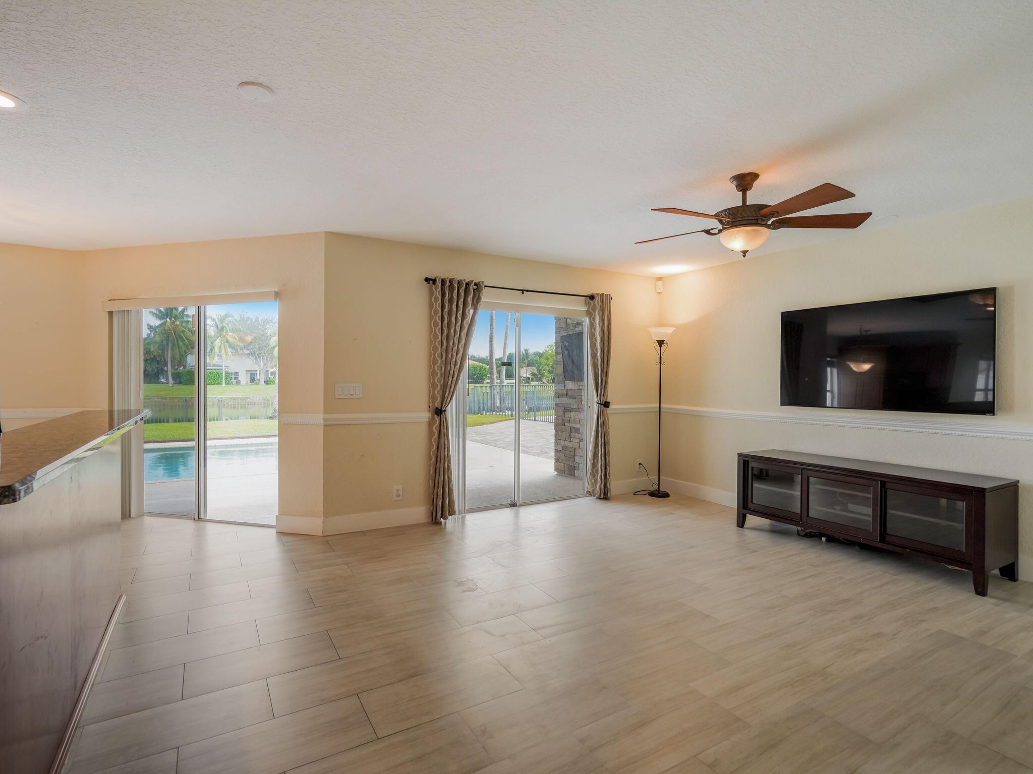 3995 Laurelwood Lane