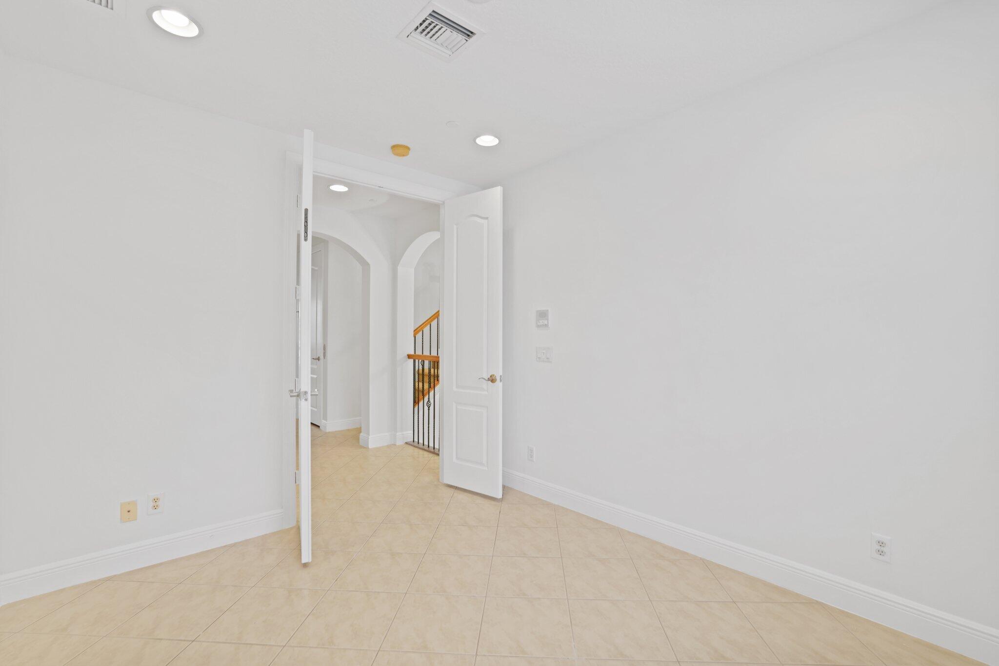 613 NE Francesca Lane