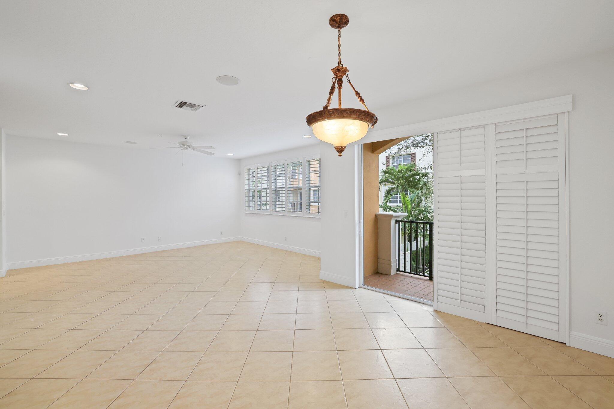 613 NE Francesca Lane