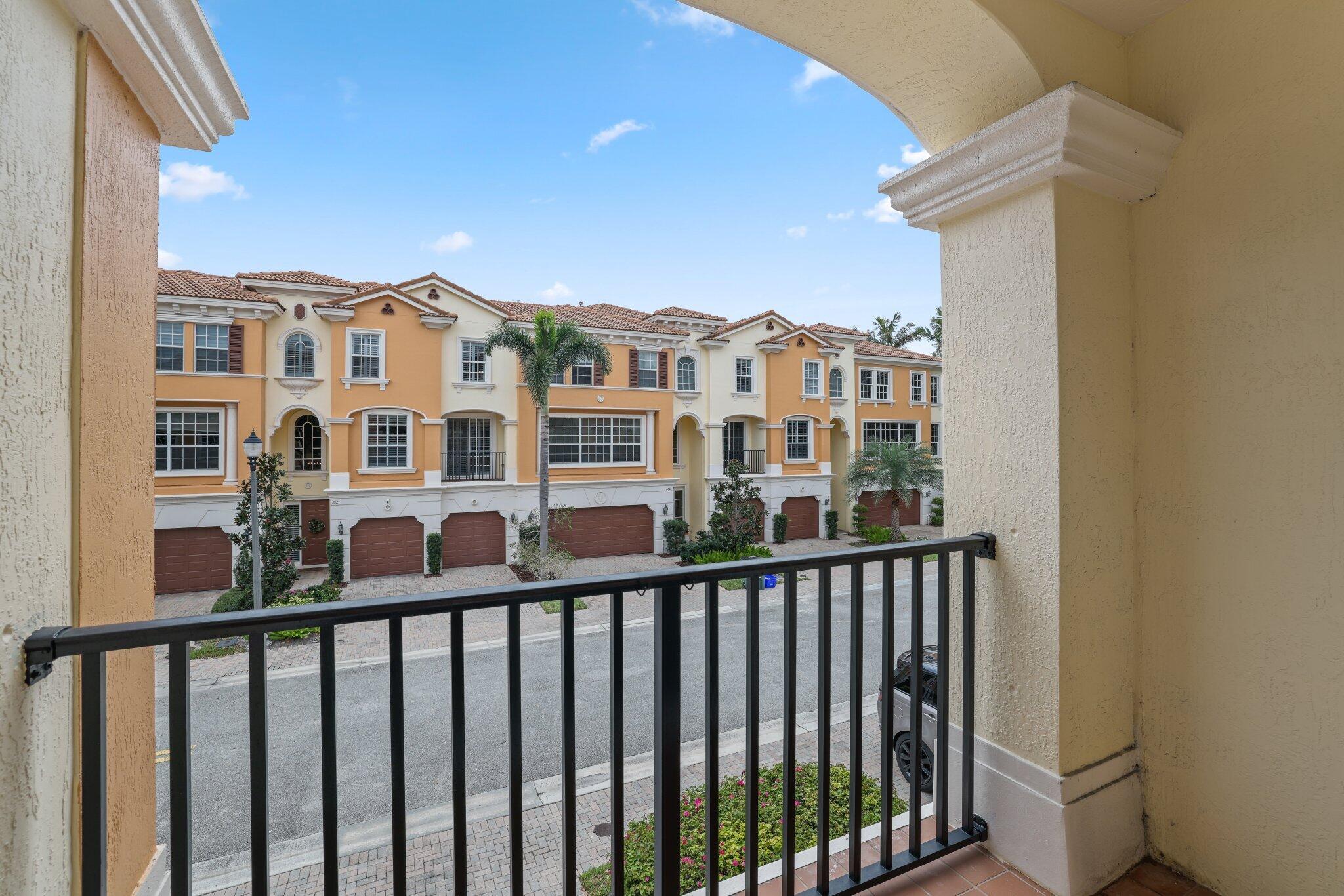 613 NE Francesca Lane