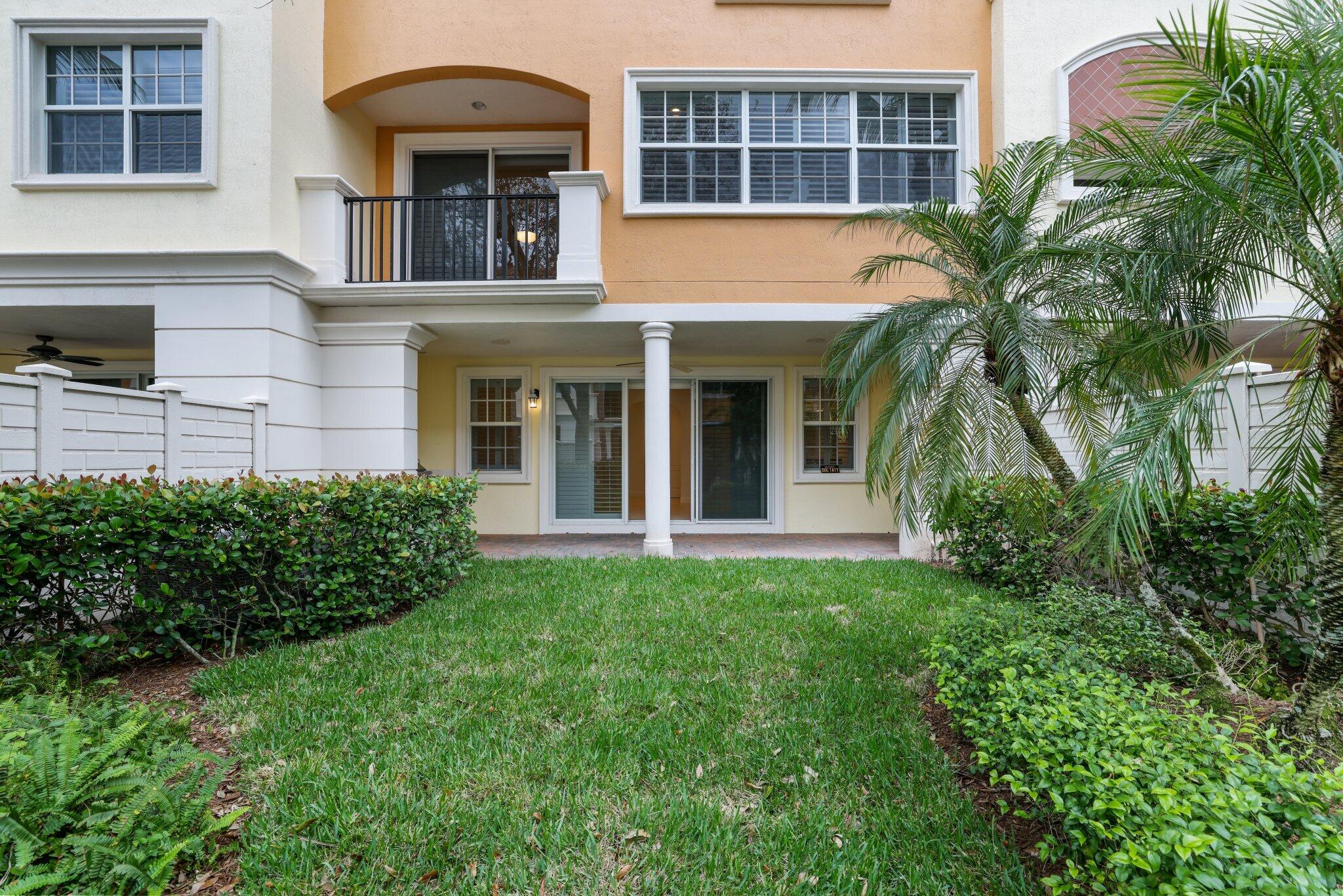 613 NE Francesca Lane