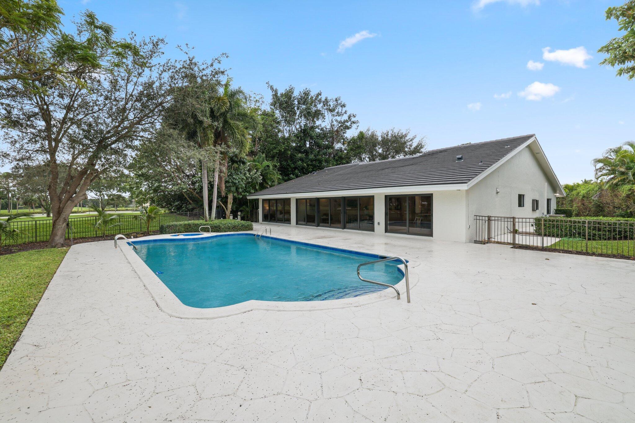4315 Lakewood Drive