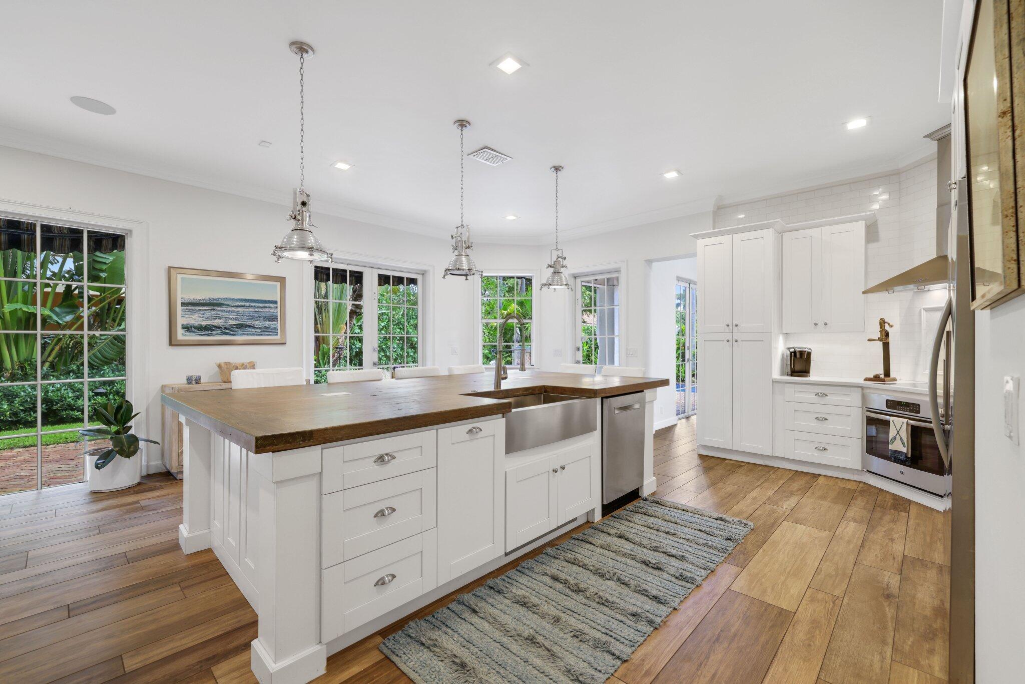 305 SW 17th Street