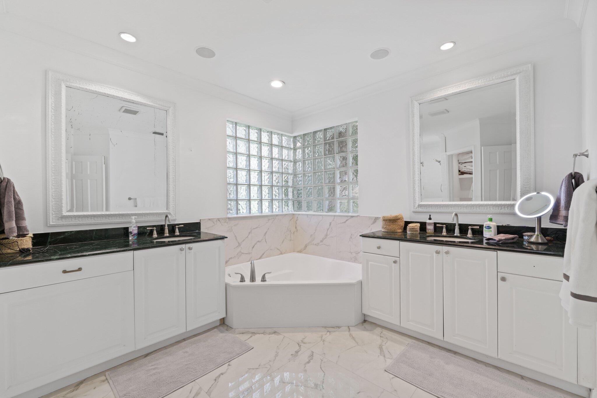 305 SW 17th Street