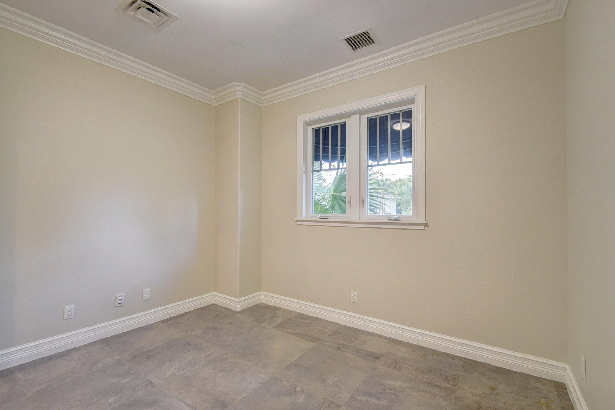 205 NE 5th Ter Terrace