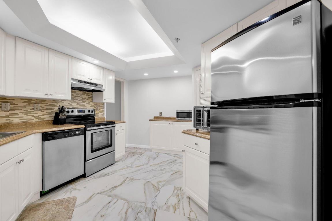 6463 La Costa Drive 403