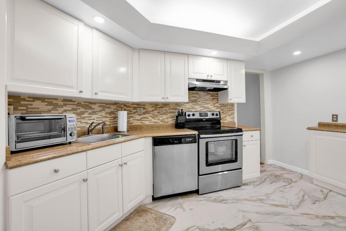 6463 La Costa Drive 403