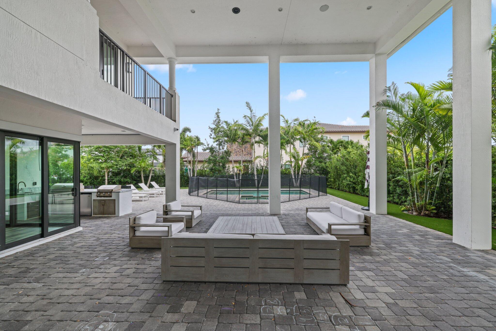 2585 NW 69th Street