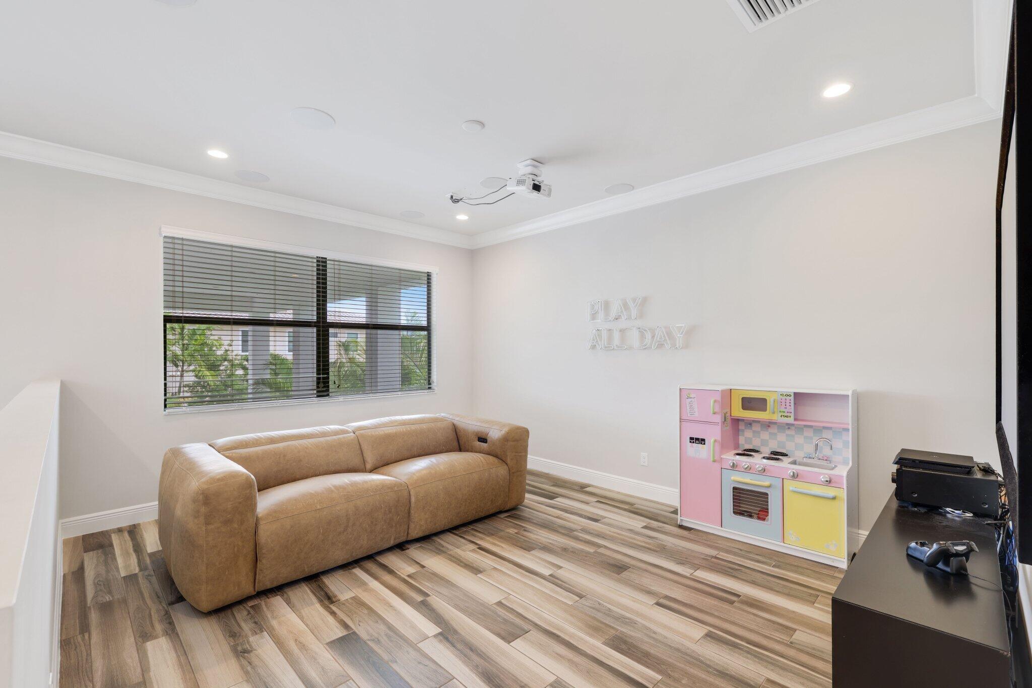 2585 NW 69th Street