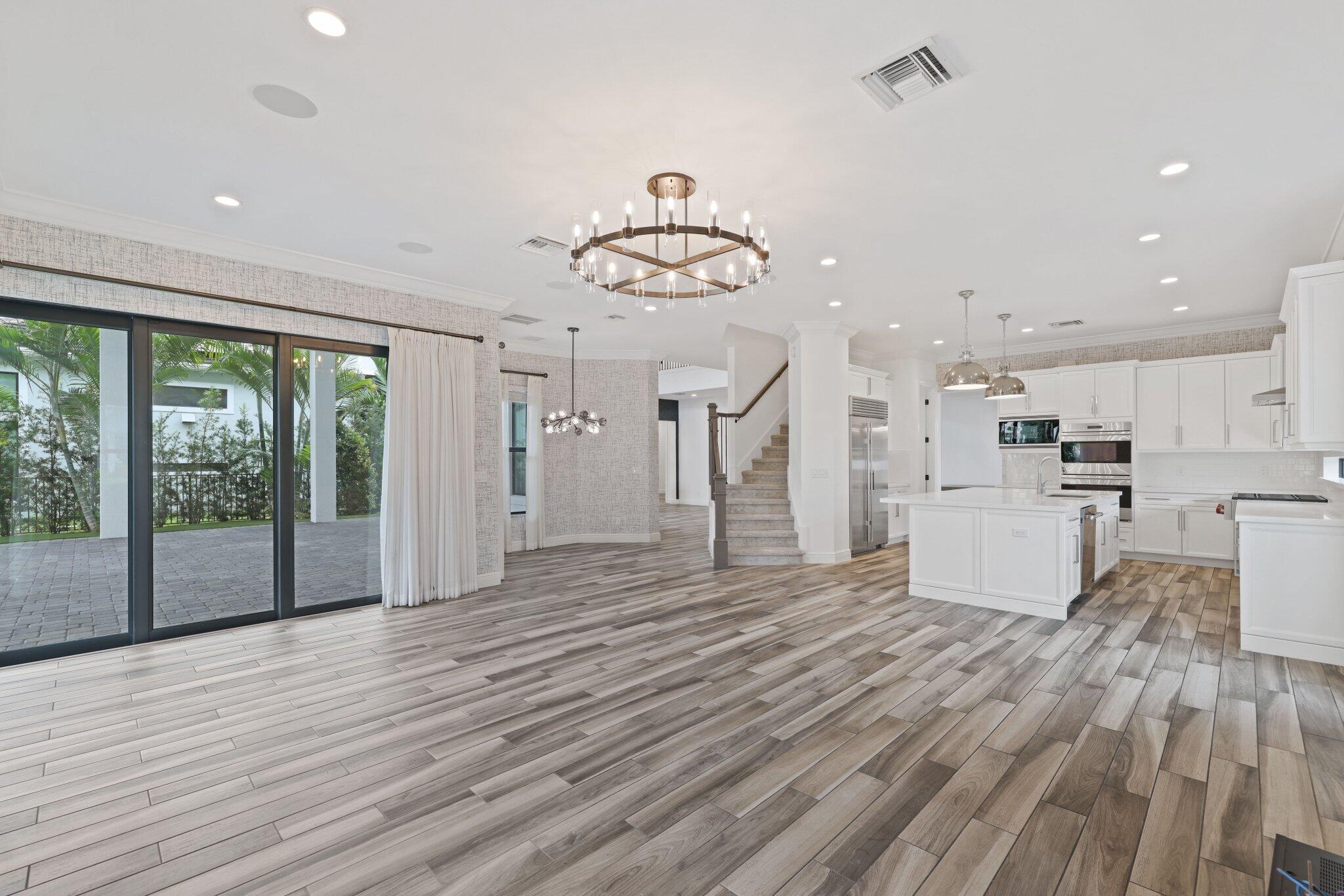 2585 NW 69th Street