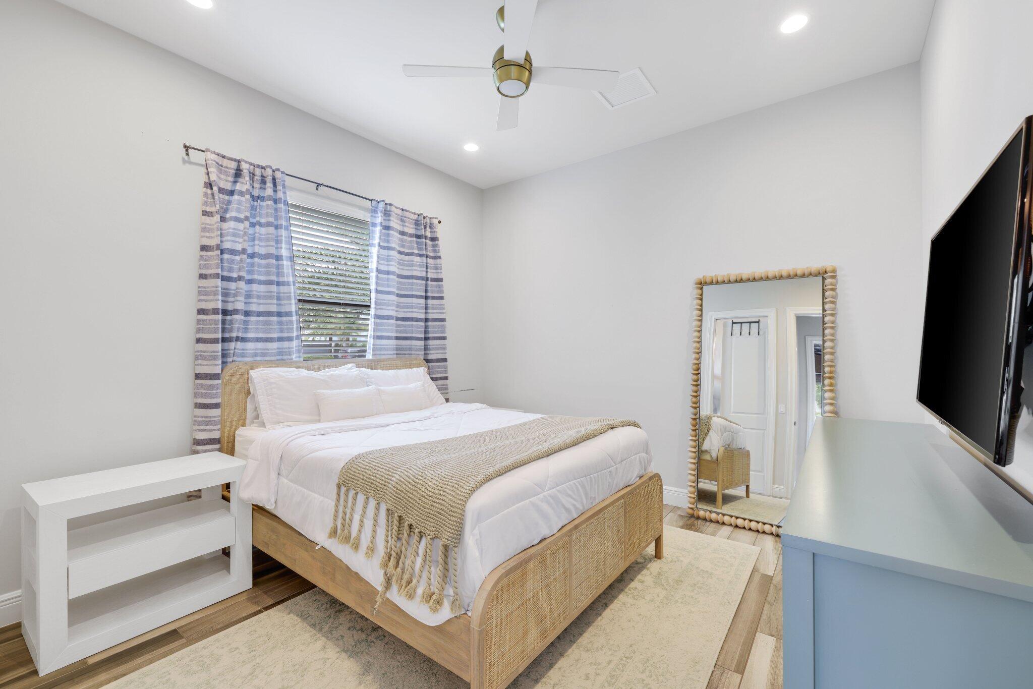 2585 NW 69th Street