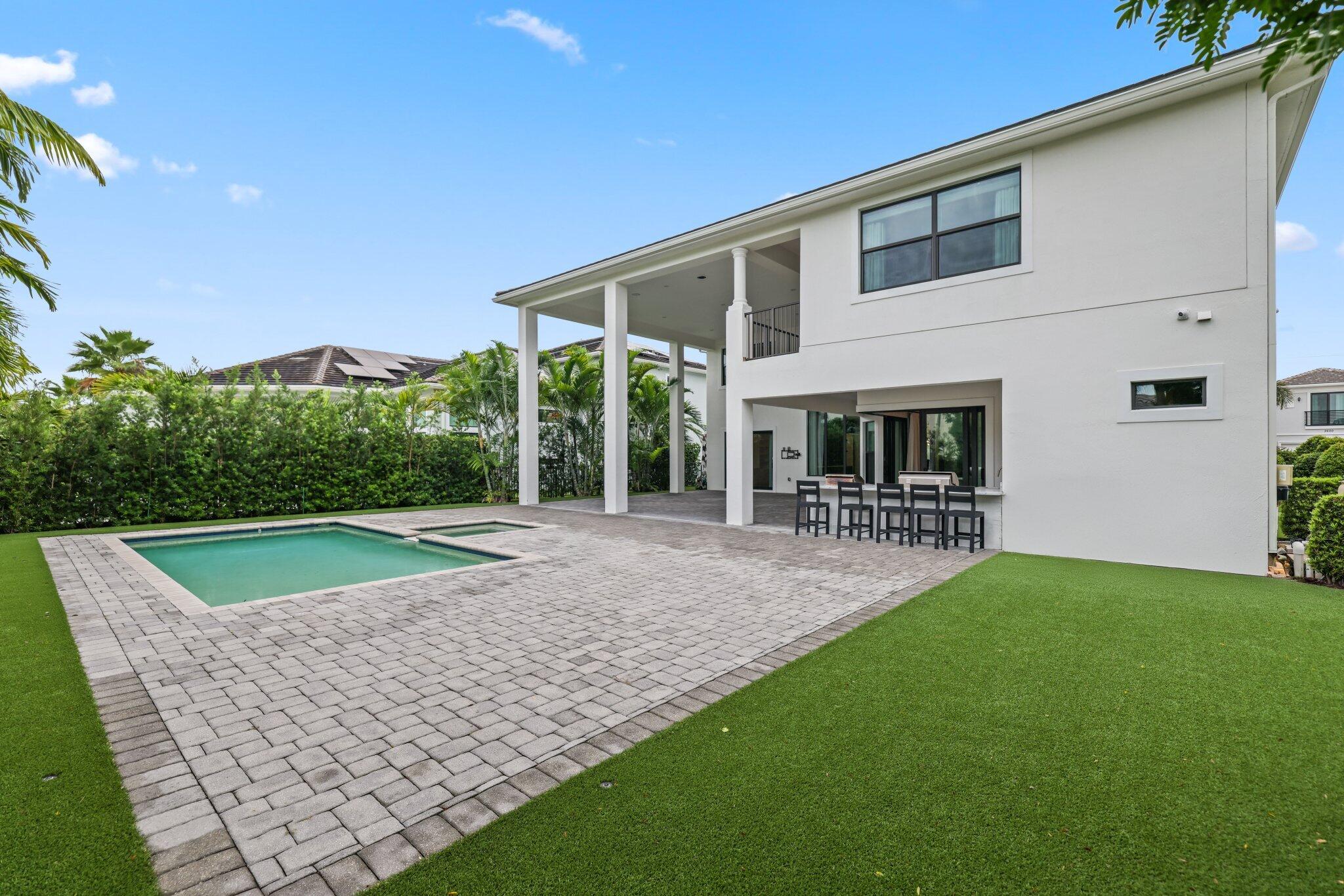 2585 NW 69th Street
