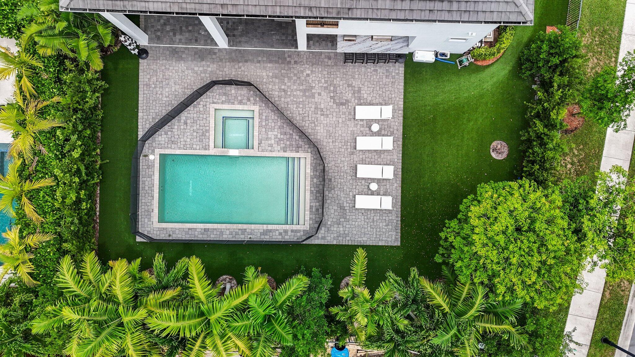 2585 NW 69th Street